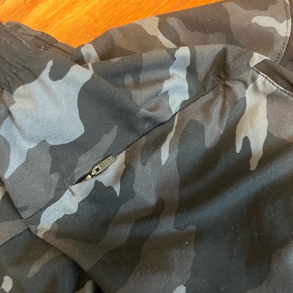 ATHLETA PRINTED MESH RACER RUN SHORT 4” - Picture 4 of 5